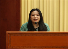 袁子彈：尋找自己的聲音　　感覺近年來我的創作，似乎就是在這樣空茫的喧嘩與騷動中，試圖尋到些微的意義，找到屬于自己的聲音……[詳細]