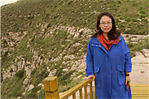 報告文學獎：《讓世界看見》  作者：牛海坤（蒙古族）         獲獎感言在創作的過程中，我不停地走近不同的人群，與農牧民、殘疾人、非遺傳承人、駐村干部等等深入交談，認真傾聽他們內心深處的渴望。我要感謝這些勇敢昂揚的人們，是他們用自己的行動詮釋了時代，也詮釋了生命的力量和價值。