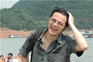 報告文學獎：《“村BA”：觀察中國式現代化的一個窗口——臺盤村鄉村振興故事》 作者：姚瑤（侗族）         獲獎感言臺盤村的“小”承載著這個時代無限的“大”。我深深地意識到，應該以更加宏大的歷史視野，在富有時代特色的現實中，觀察這個村莊的變化，感知一株小草勃發的力量，看見籃球給這個村莊帶來的生機，傾聽每一個生命個體的歡呼。