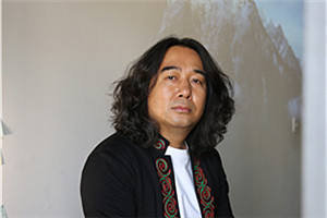 中短篇小說獎：《十尋》  作者：包倬（彝族）         獲獎感言在過去的四十三年，我有二十一年在寫作。文章千古事，得失寸心知。寫作是一個人以心去度量世道人心，是一個人的踽踽獨行。而獲獎，則是在漫長旅途中的溫暖擁抱，它告訴我，文學無垠，吾道不孤。感謝文學。