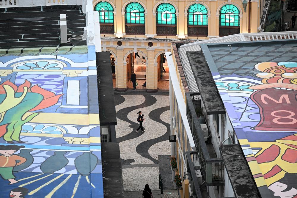 這是透過M8澳門八號商業(yè)都市更新項目玻璃拍攝的周邊街景(11月15日攝)。新華社記者 金良快 攝