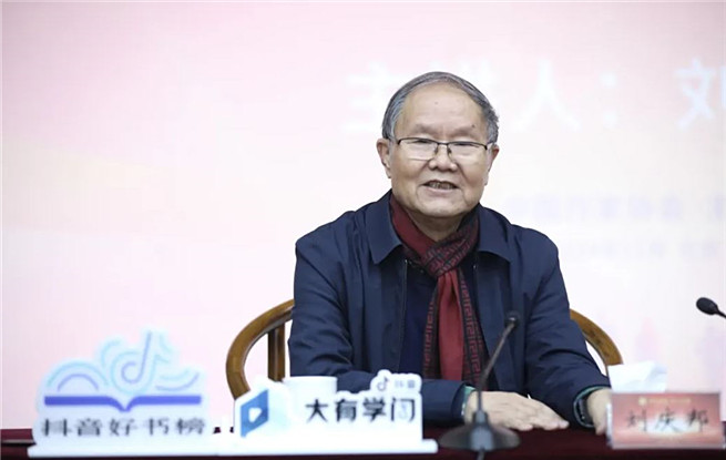 “船的勁兒是在帆上，人的勁兒是在心上”——“魯院大講堂”活動(dòng)側(cè)記