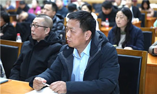 新會(huì)員認(rèn)真聆聽講座