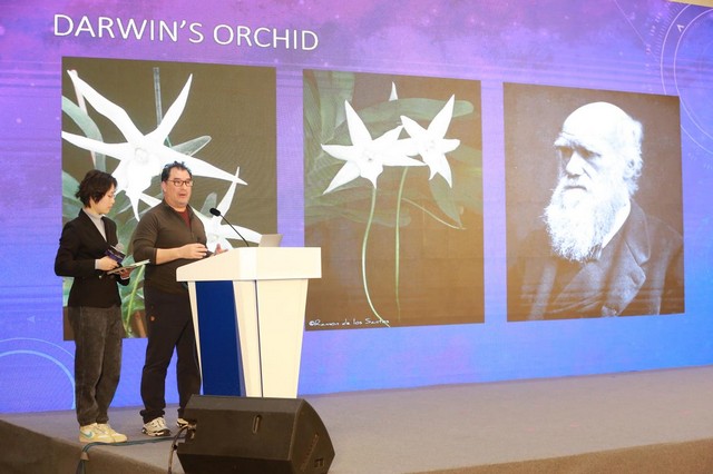 米切爾·法卡斯作主旨發言