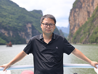 夏立楠：文學(xué)是對現(xiàn)實(shí)生活的一種補(bǔ)償