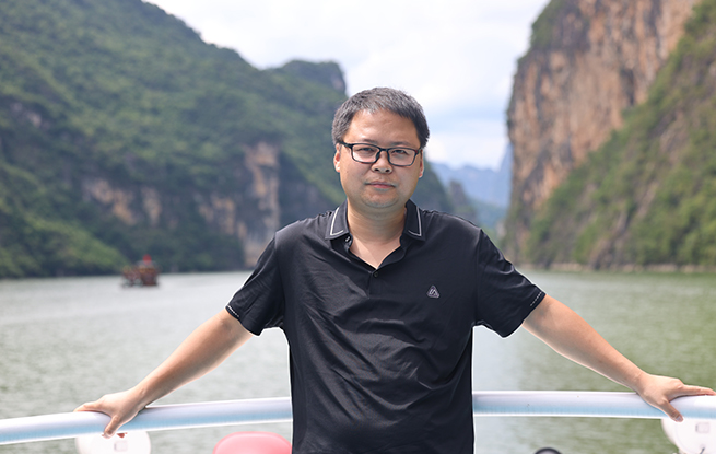 “新浪潮”訪談 | 夏立楠：文學(xué)是對現(xiàn)實(shí)生活的一種補(bǔ)償