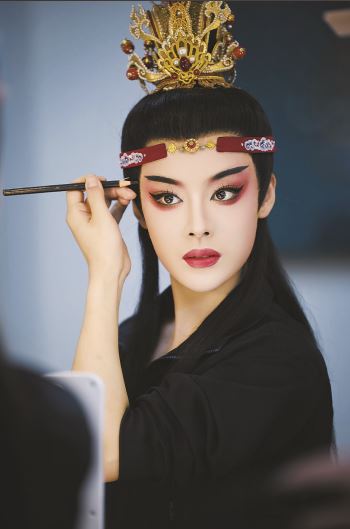 陳麗君首部原創大戲《我的大觀園》后臺照。