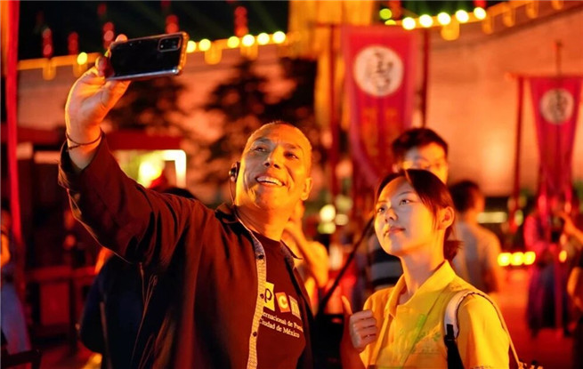 現場圖速遞｜帶你直擊2025國際青春詩會中拉詩人的動人瞬間