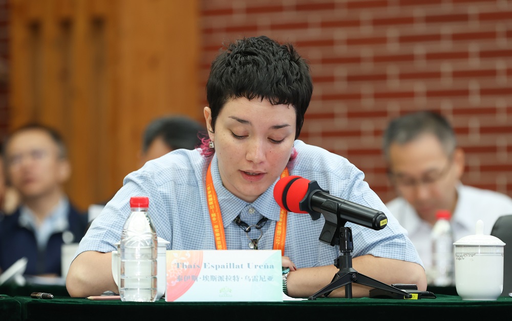 多米尼加詩人泰伊斯·埃斯派拉特·烏雷尼亞