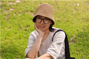 童話:獲獎(jiǎng)作品《我的,我的》
作者:趙卯卯
獲獎(jiǎng)感言寫作兒童文學(xué)以來,我從未因?yàn)樽髌肥菍懡o孩子們看的就敷衍。恰恰相反,我會(huì)更加謹(jǐn)慎地寫作。兒童是充滿智慧的,他們會(huì)用自己的方式去解讀、理解這個(gè)世界。為今天的孩子們寫出屬于他們這個(gè)時(shí)代的好作品,是我的責(zé)任,也是我的義務(wù)。