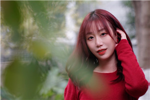 童話:獲獎(jiǎng)作品《白夜夢(mèng)想家》
作者:諾亞
獲獎(jiǎng)感言我們常說,在今天仍然堅(jiān)持寫作,是一件不容易的事情,但它對(duì)于我來說是唯一的選項(xiàng)。我的兒童文學(xué)寫作不僅是為了孩子,也是為了兒時(shí)的自己。人是需要說很多話的,而沉默的孩子選擇閉上嘴……