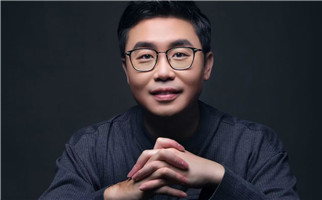 小說:獲獎(jiǎng)作品《我人生最開始的好朋友》
作者:蔡崇達(dá)
獲獎(jiǎng)感言在我理解中,兒童文學(xué)是復(fù)雜且重要的文學(xué)形式,必須用最簡練的語言觸及最根本的命題,必須采用簡單到兒童都讀得懂且喜歡讀的語言,帶兒童進(jìn)入他們身上正在展開的對(duì)自我內(nèi)心的理解……