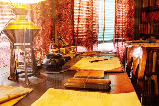 瑞典作家斯特林堡的書桌。從1908年到1912年，他在藍塔住了4年。書桌上保持著作家最后的布局