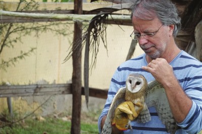 莫桑比克作家喵·科托在導(dǎo)演索爾維格·努德隆德2019年拍攝的紀(jì)錄片《我是我的名字喵·科托的作者》中展示了他在貝拉的生活與工作。影片劇照